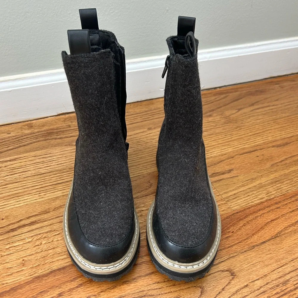 Universal Thread Felted Chelsea Boots